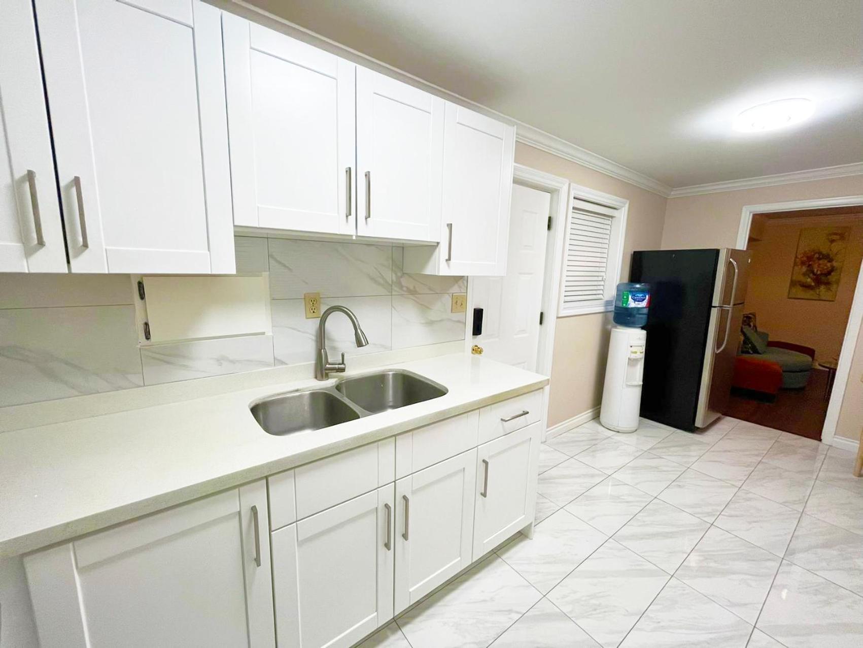 Private Suite With Private Entrance King Bed Richmond Luaran gambar