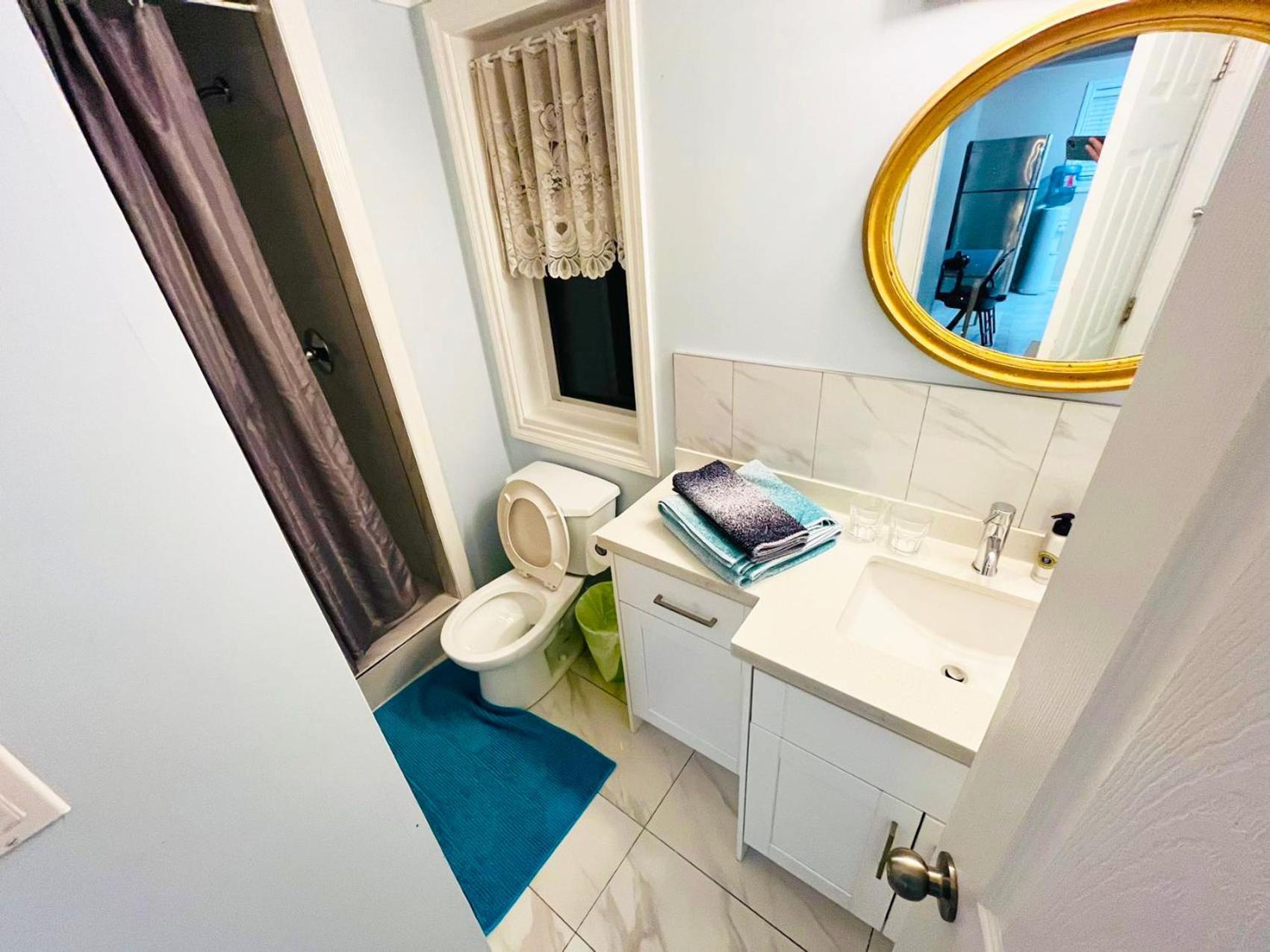 Private Suite With Private Entrance King Bed Richmond Luaran gambar